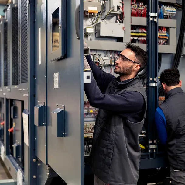 Employee working at a Munters liquid cooling equipment manufacturing facility